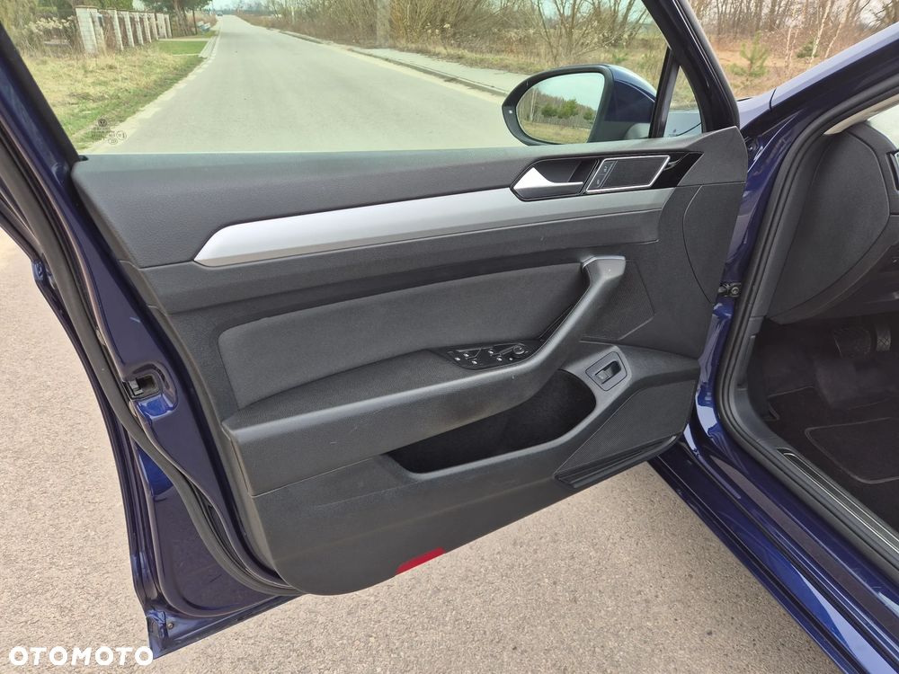 Volkswagen Passat - 17
