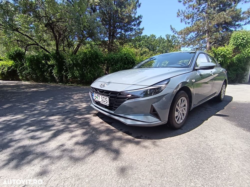 Hyundai Elantra - 2