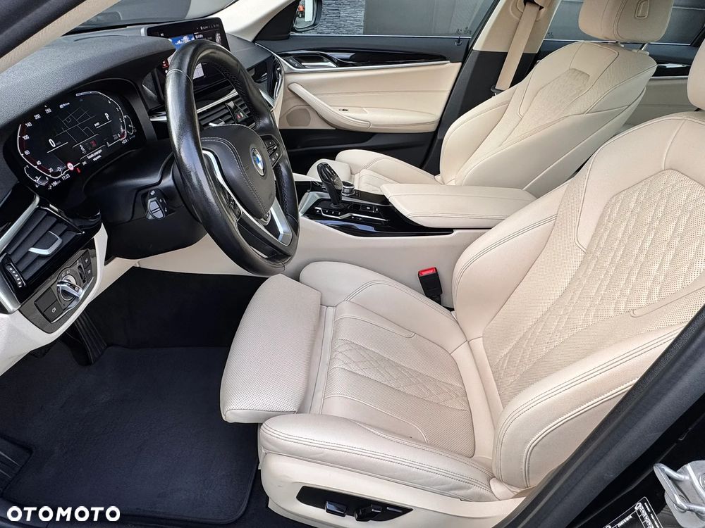BMW Seria 5 530e Luxury Line sport - 17