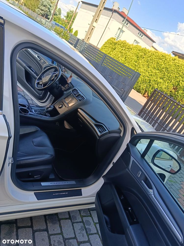 Ford Fusion - 2