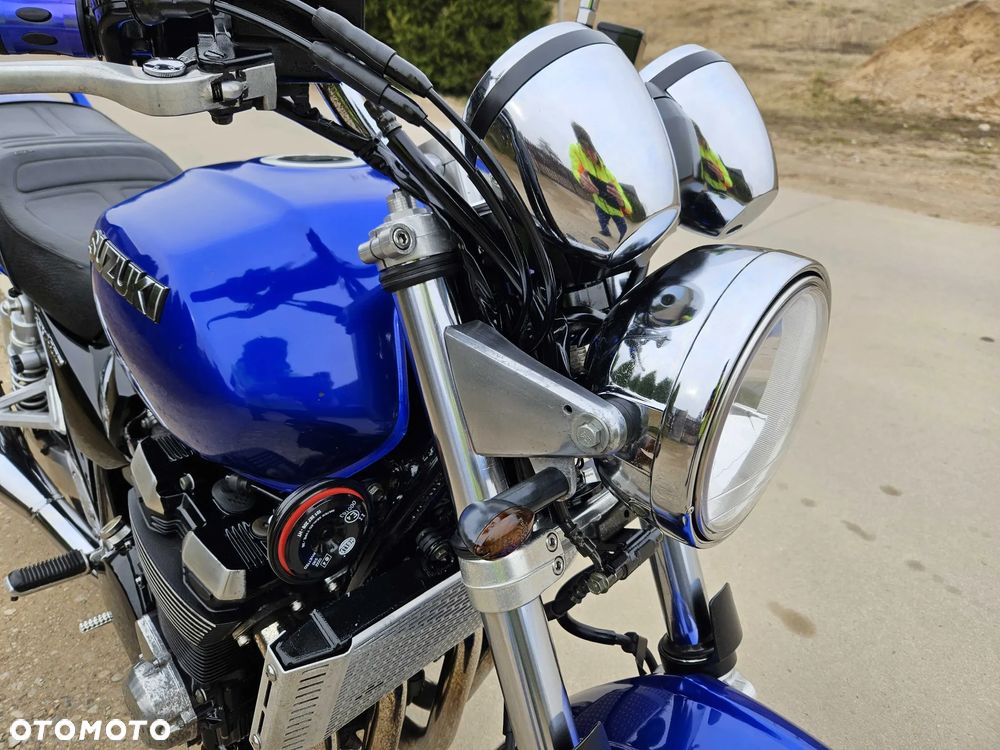 Suzuki GSX - 18