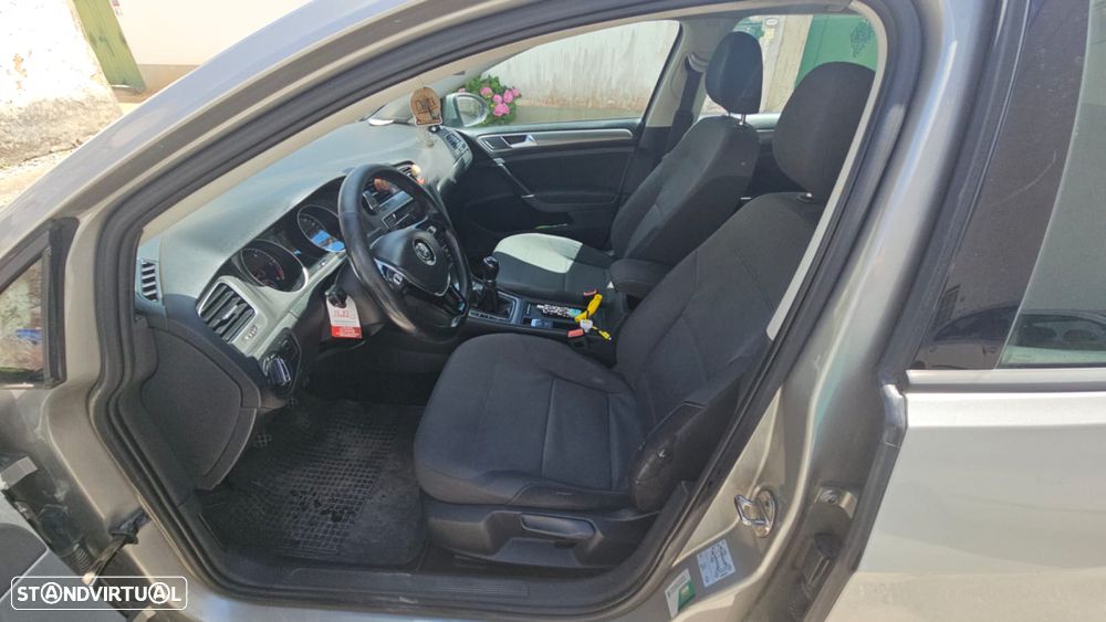 VW Golf 1.6 TDi Trendline BlueMotion - 7