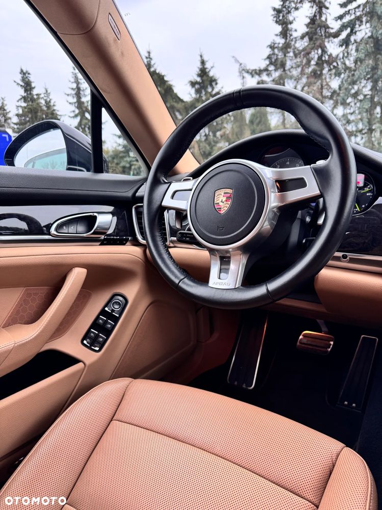 Porsche Panamera - 24