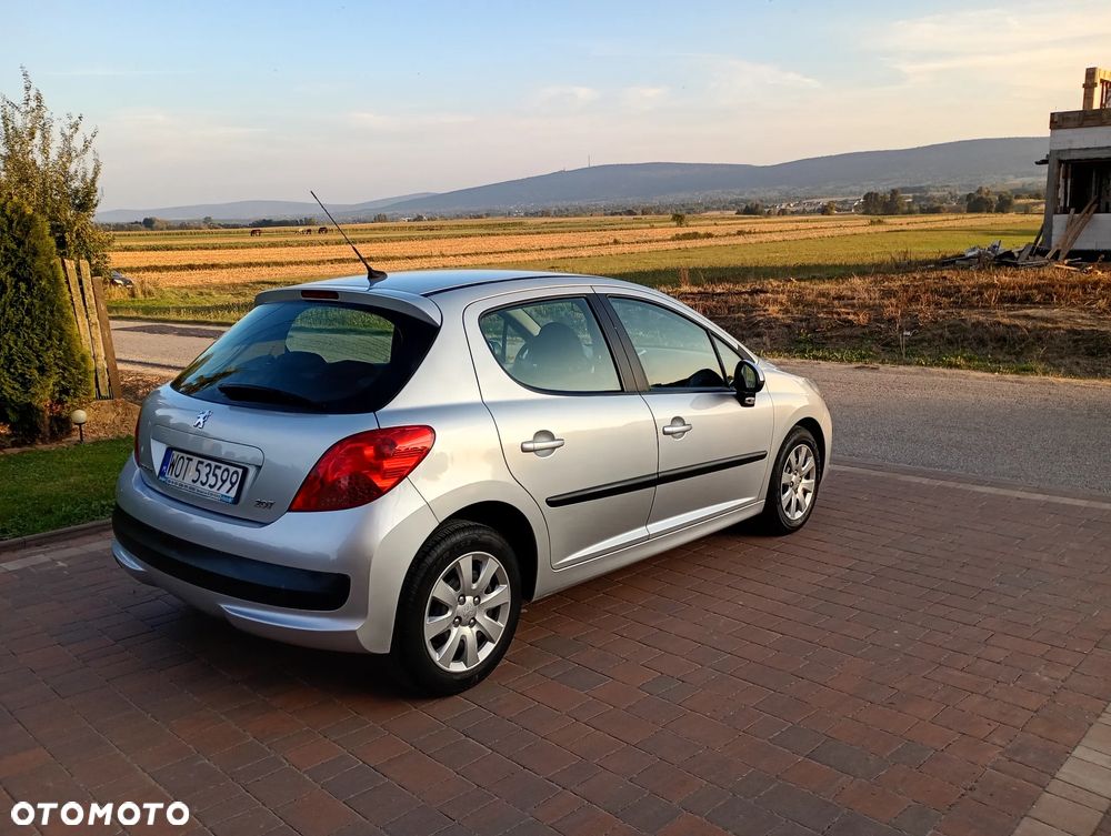 Peugeot 207 - 3