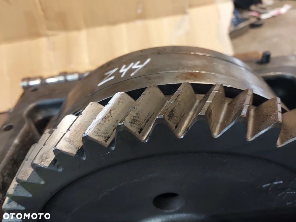 Przystawka przedniego napędu R134577 R124197 Z44 JOHN DEERE 6910 2000R - 3