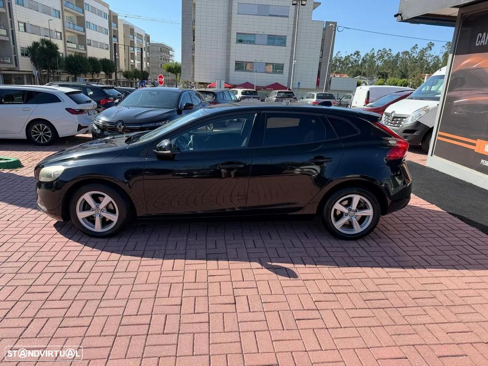 Volvo V40 2.0 D2 Momentum - 4
