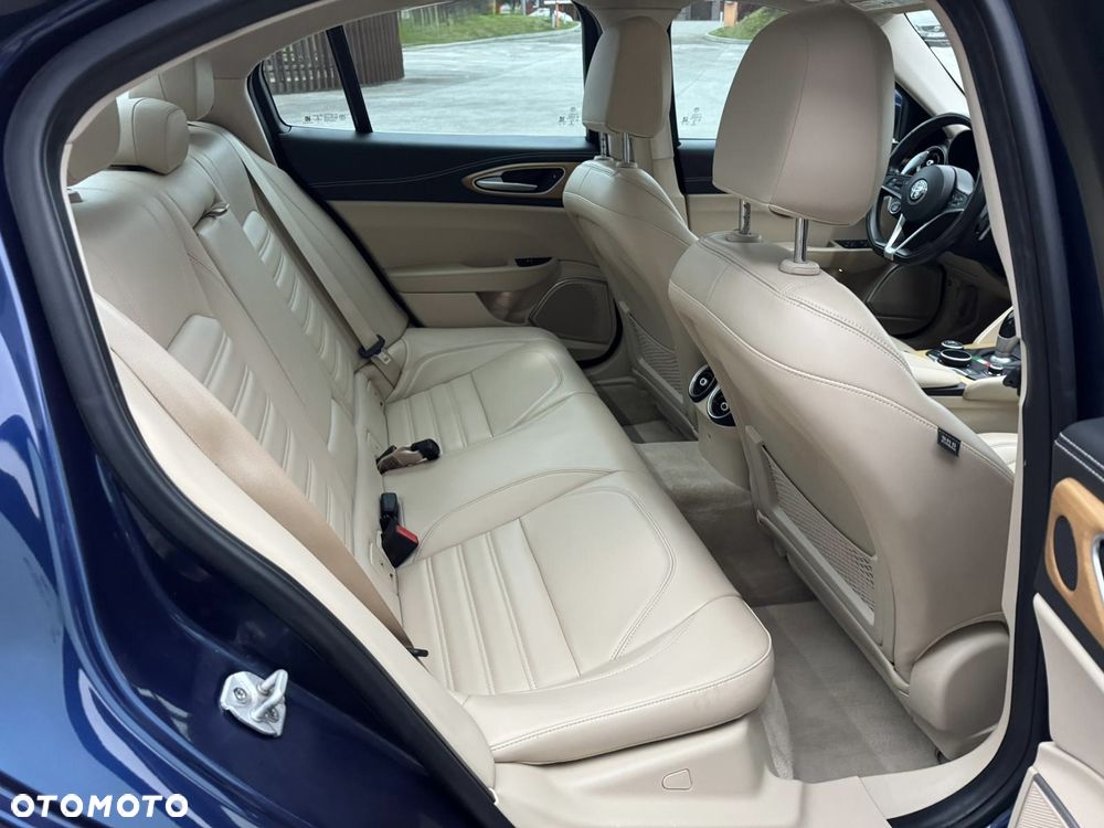 Alfa Romeo Giulia 2.0 Turbo 16V AT8-Q4 Veloce Ti - 16