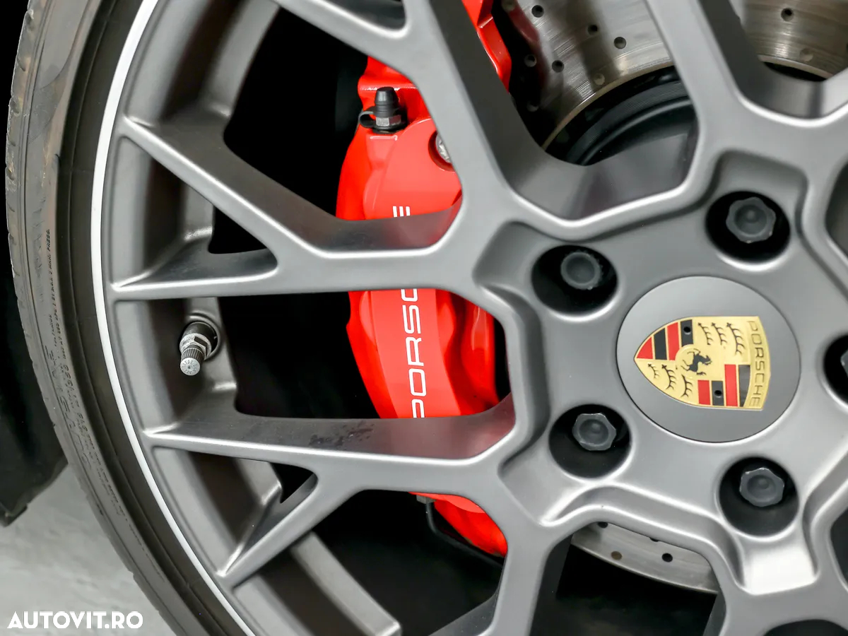 Porsche 911 Carrera 4S - 36