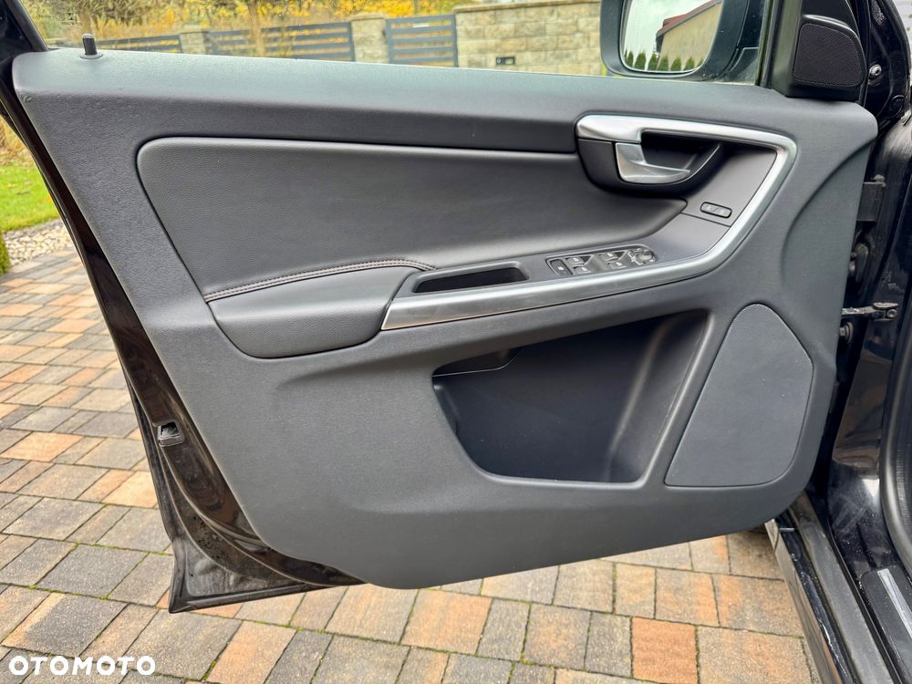 Volvo XC 60 D4 Momentum - 16