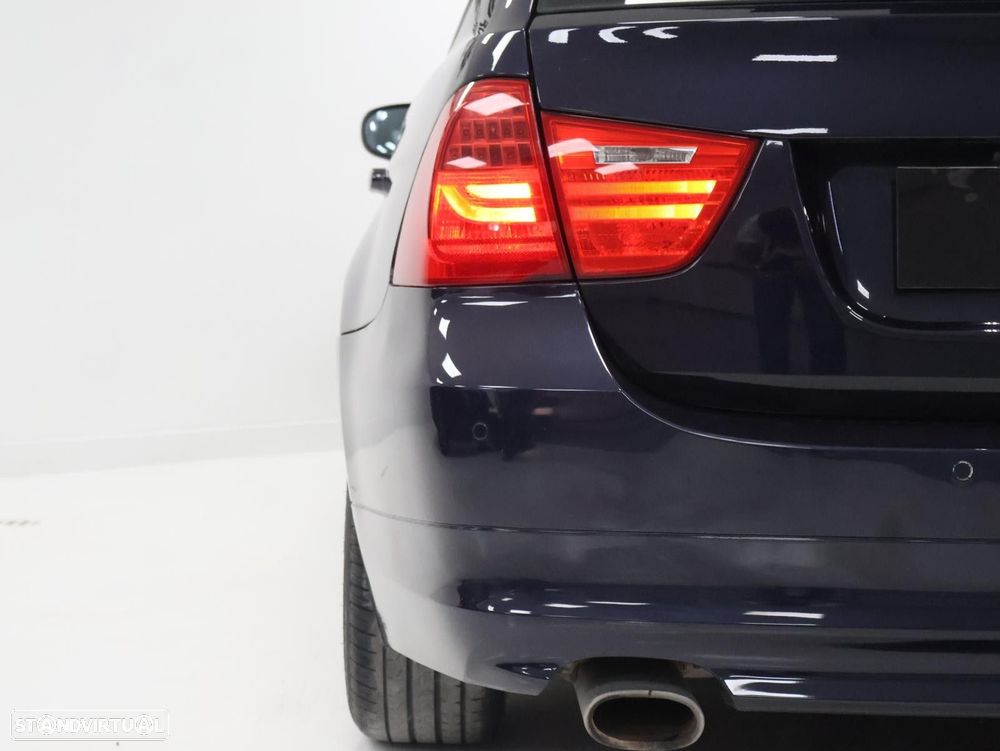 BMW 318 d Line Luxury - 28