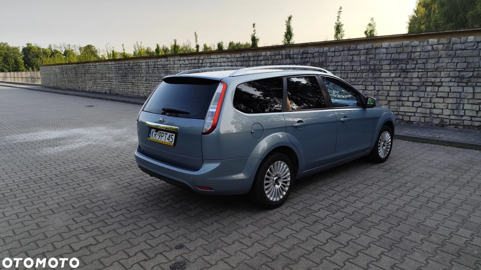 Ford Focus Turnier 2.0 16V Titanium - 11