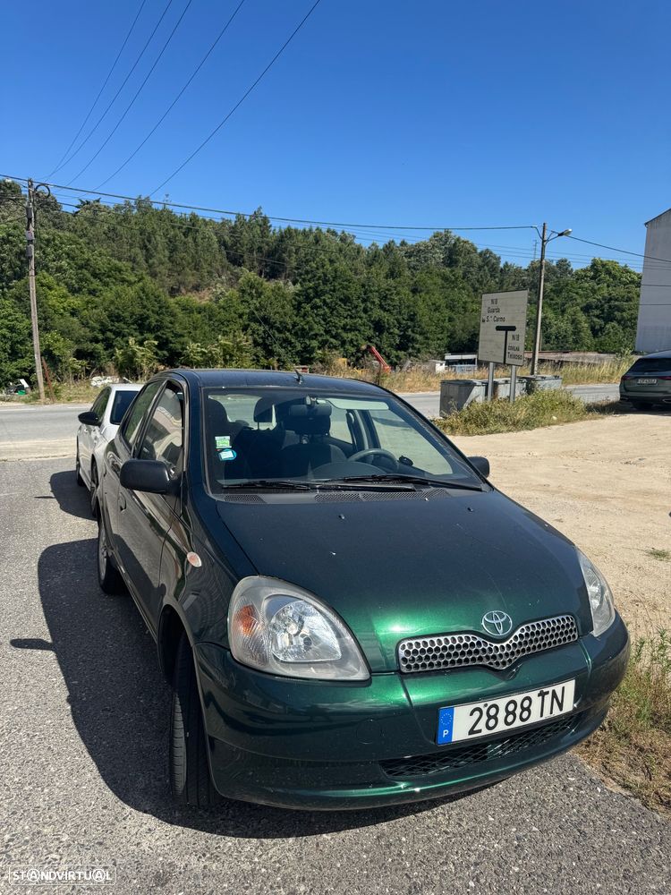 Toyota Yaris 1.0 Base - 1