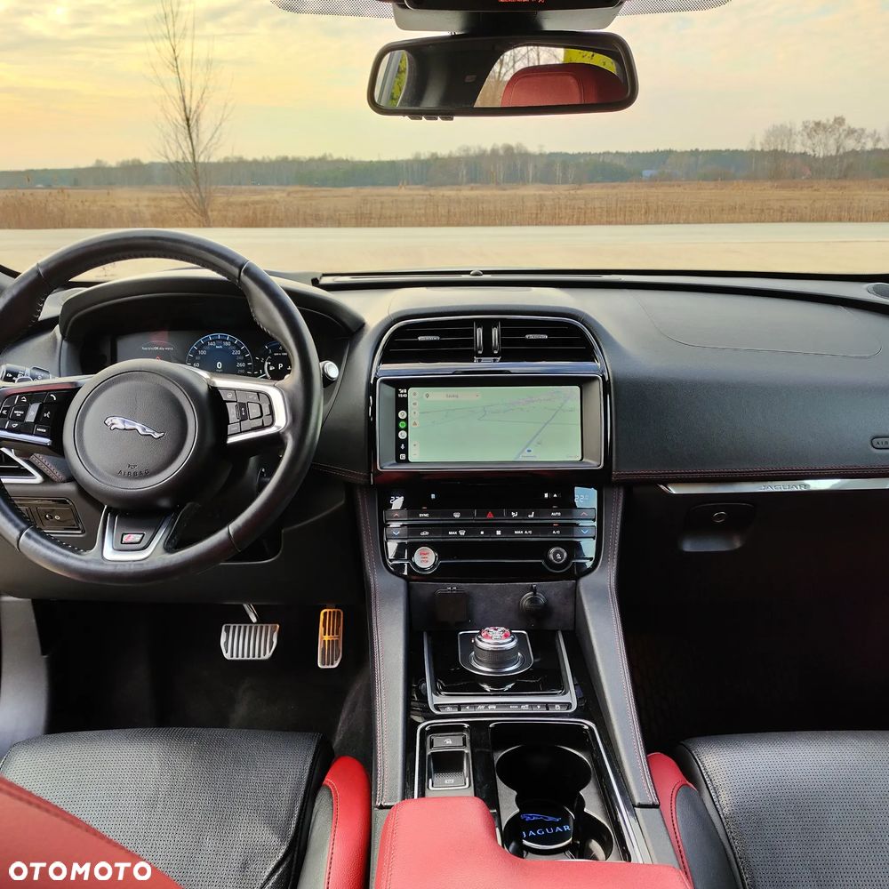 Jaguar F-Pace S AWD - 14