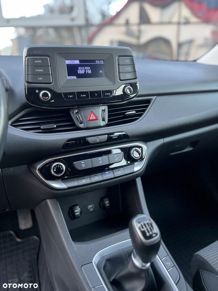 Hyundai i30 1.5 DPI Classic + - 18