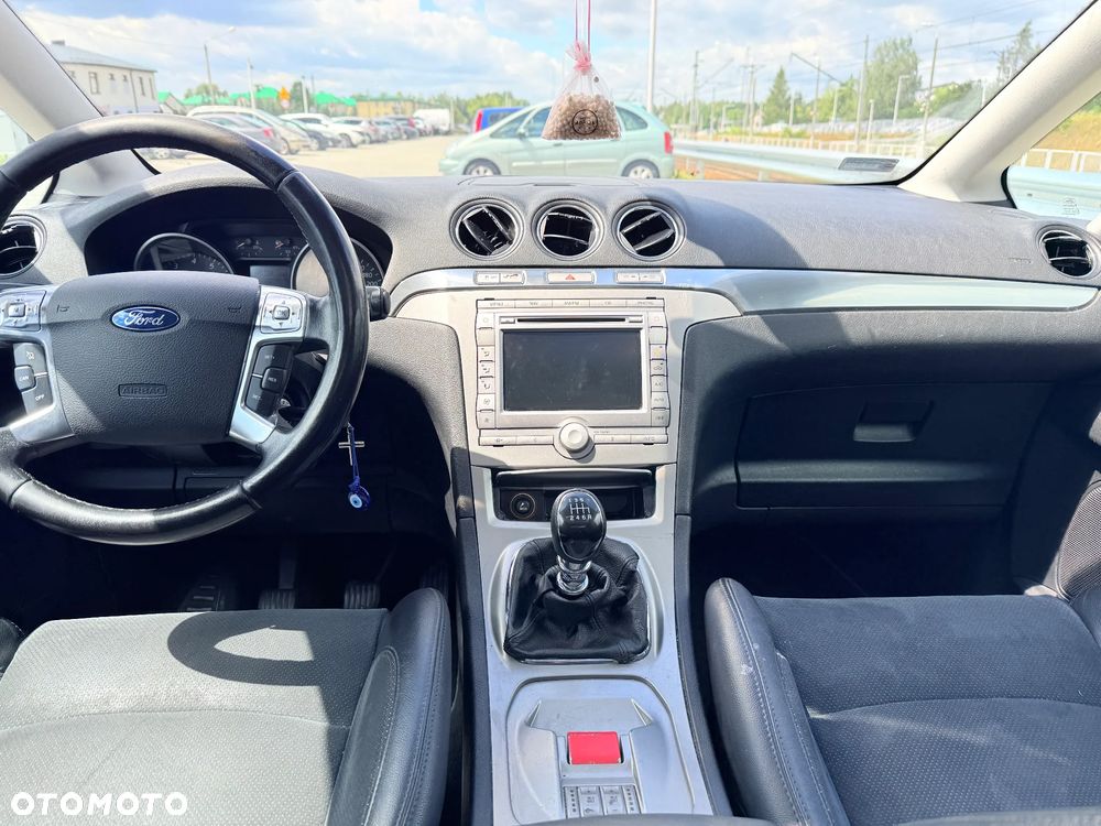 Ford S-Max - 17