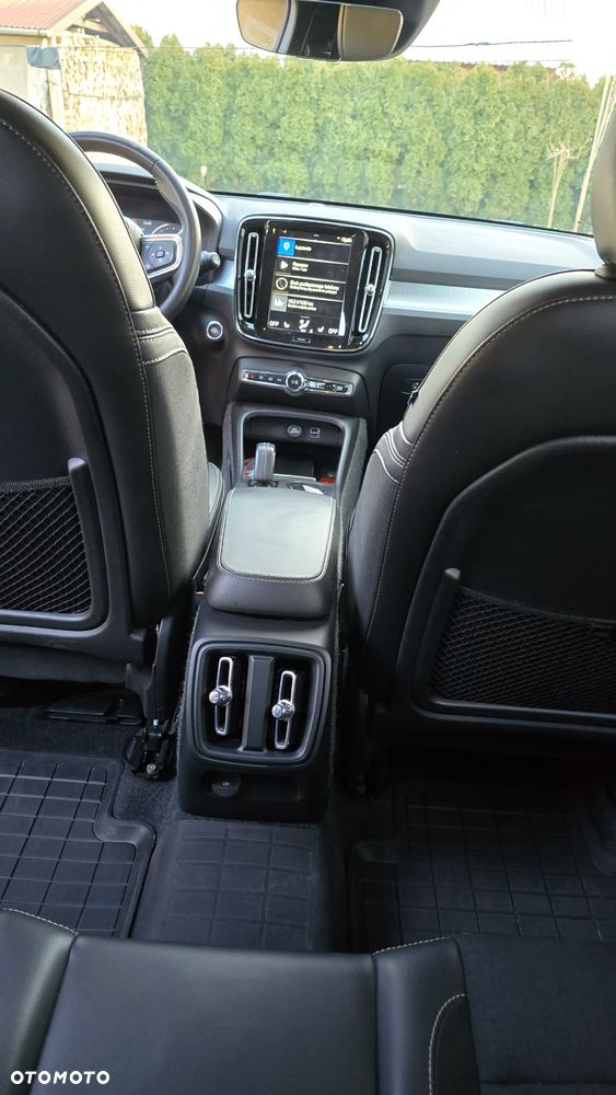 Volvo XC 40 T5 AWD Geartronic Momentum Pro - 9