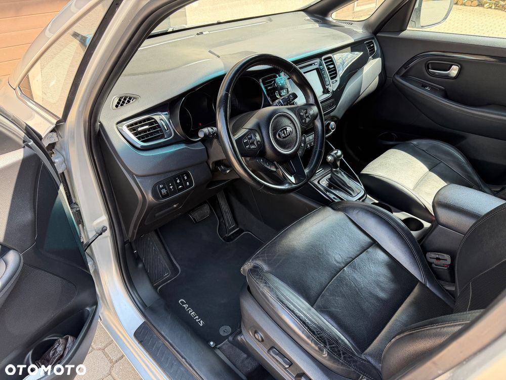 Kia Carens - 13
