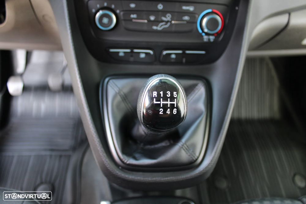 Ford Transit-Connect - 26