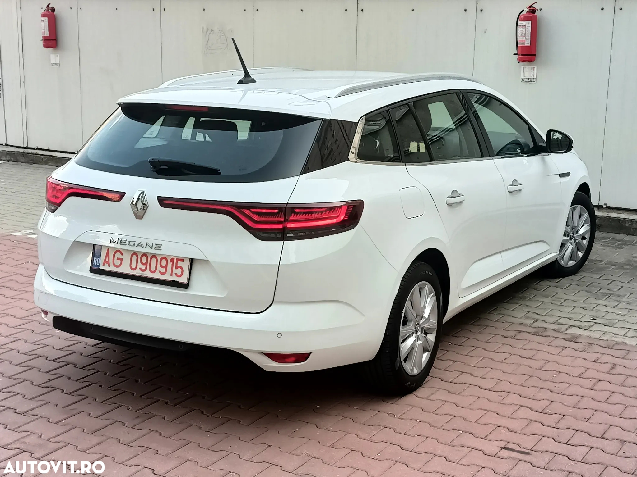 Renault Megane BLUE dCi 115 BUSINESS EDITION - 4