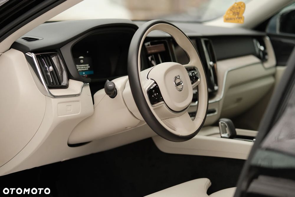 Volvo XC 60 B4 B Plus Dark - 8