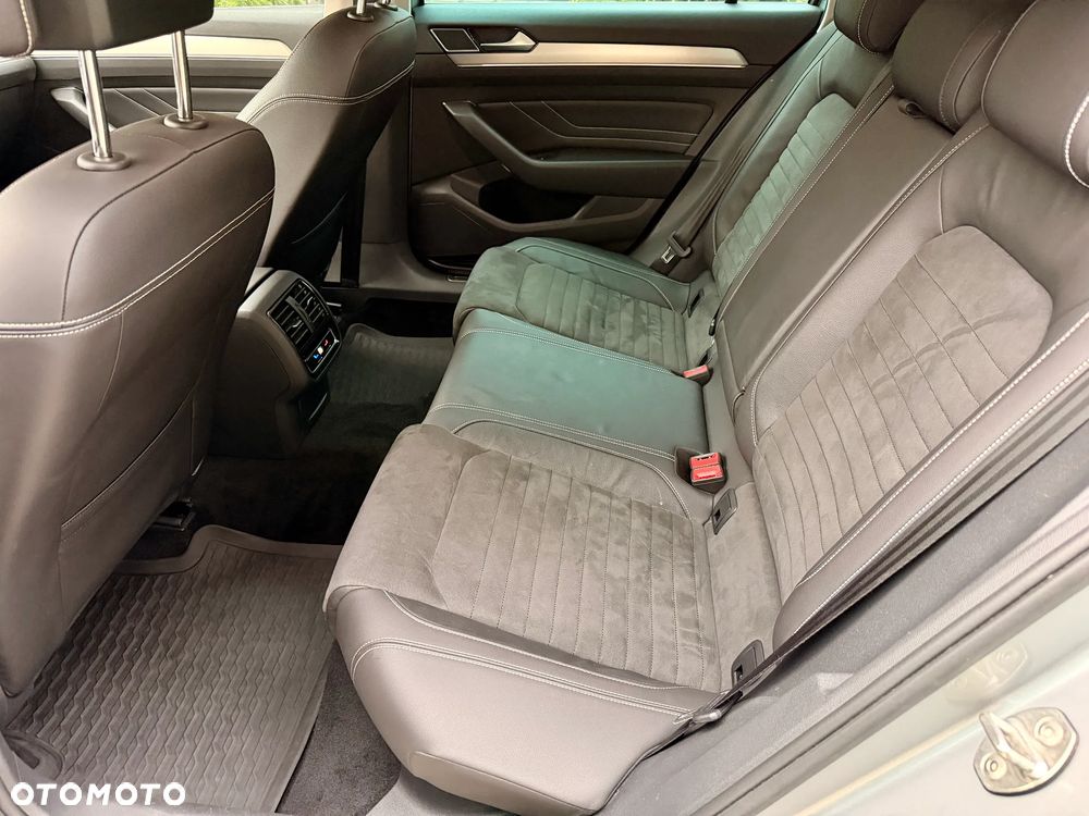 Volkswagen Passat Variant 2.0 TDI 4Mot Elegance DSG - 15