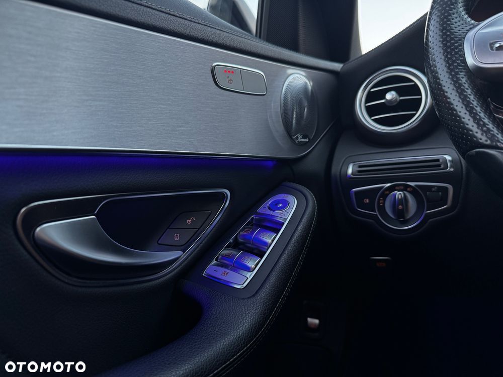 Mercedes-Benz Klasa C 220 d 4MATIC 9G-TRONIC - 23