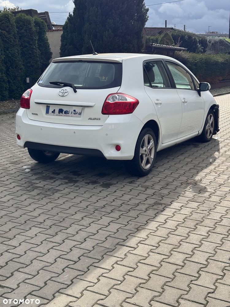 Toyota Auris 2.0 D-4D - 11