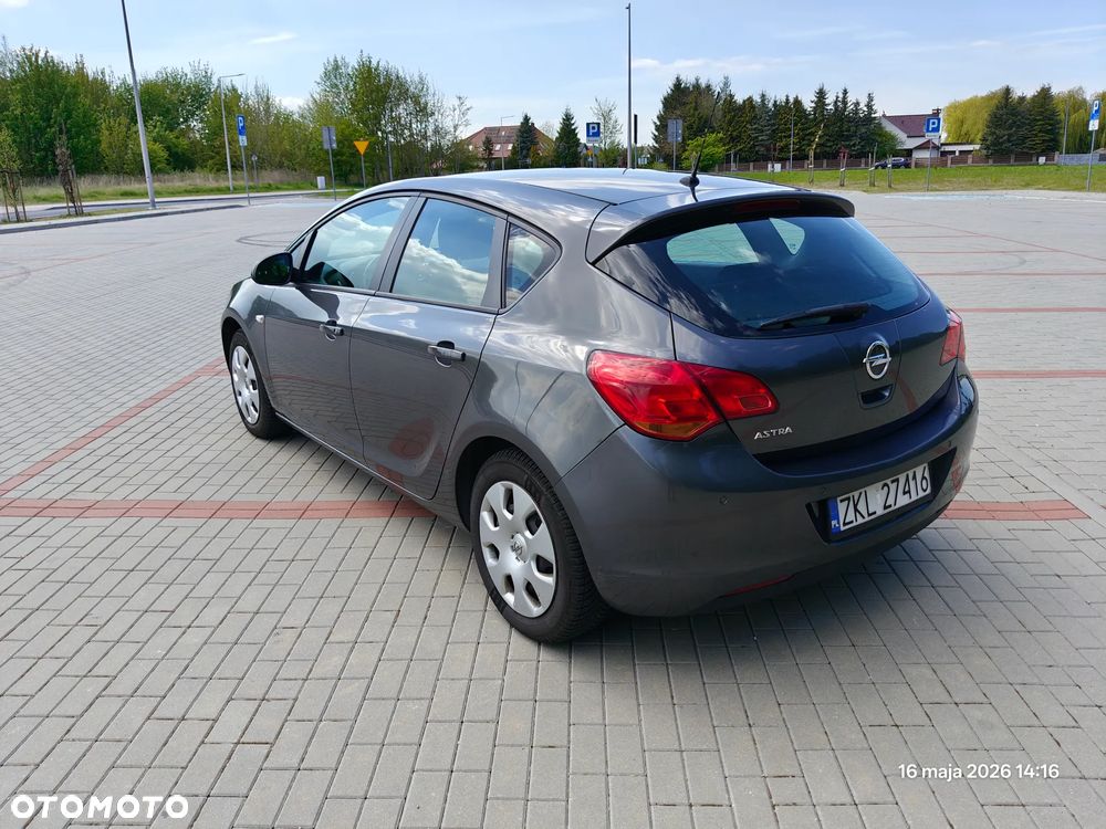 Opel Astra 1.6 Cosmo - 8