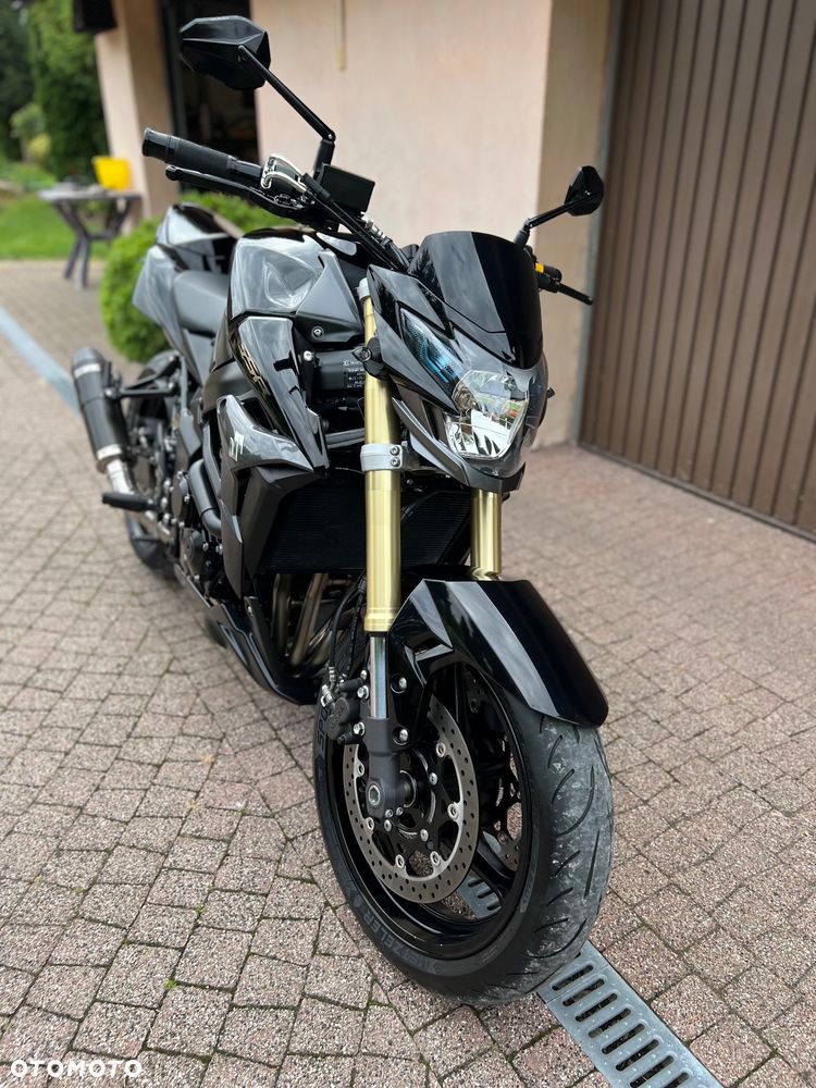 Suzuki GSR - 9