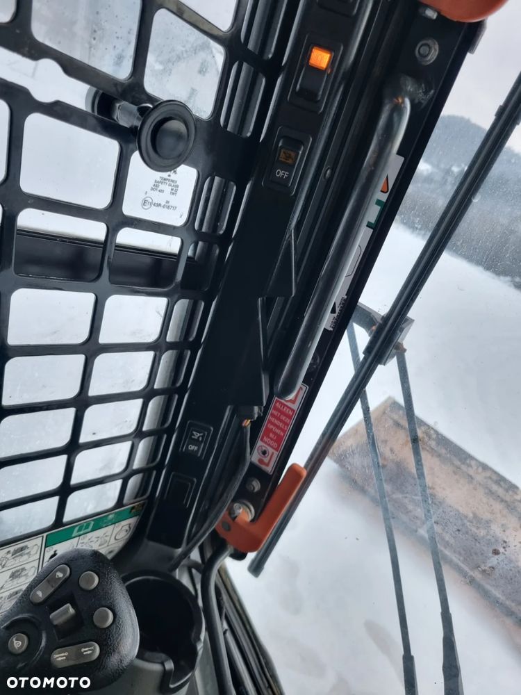 Bobcat T770 Ładowarka Gąsienicowa Udzwig 2,5 tony. Amerykańska potężna Ładowarka 2021rok  654mth z Norwegii! KLIMA! Potężna Moc silnik Turbodoładowany bobcat 100km! Widły łyżka. Linie Hydrauliczne dodatkowe. Aktualna DEKRA 2026r. Podzespoły gąsienice zero zużycia! Cała maszyna sterowana z dżojstika! - 28