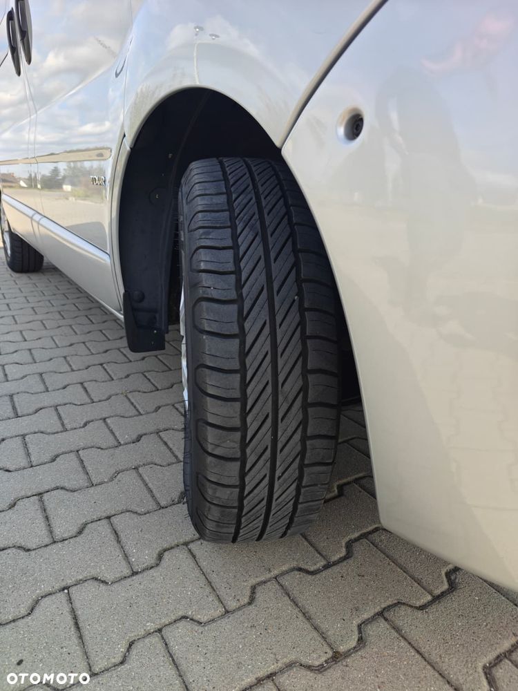 Opel Vivaro Tour - 10