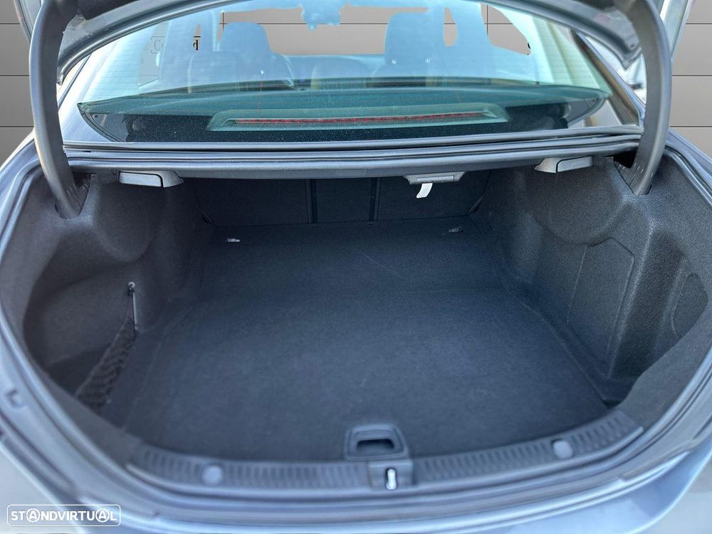 Mercedes-Benz E 220 d Avantgarde - 21