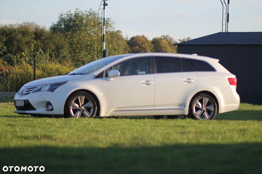 Toyota Avensis 2.0 D-4D Premium - 2