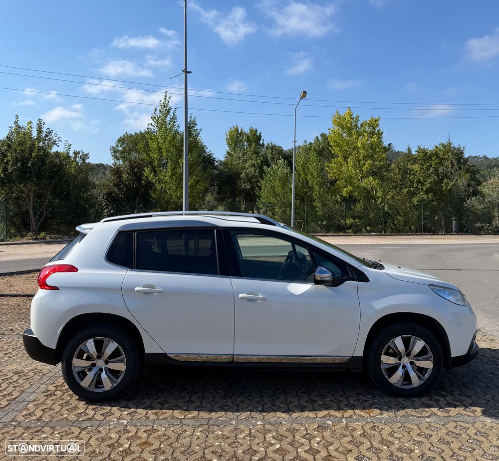 Peugeot 2008 1.2 PureTech Allure - 4