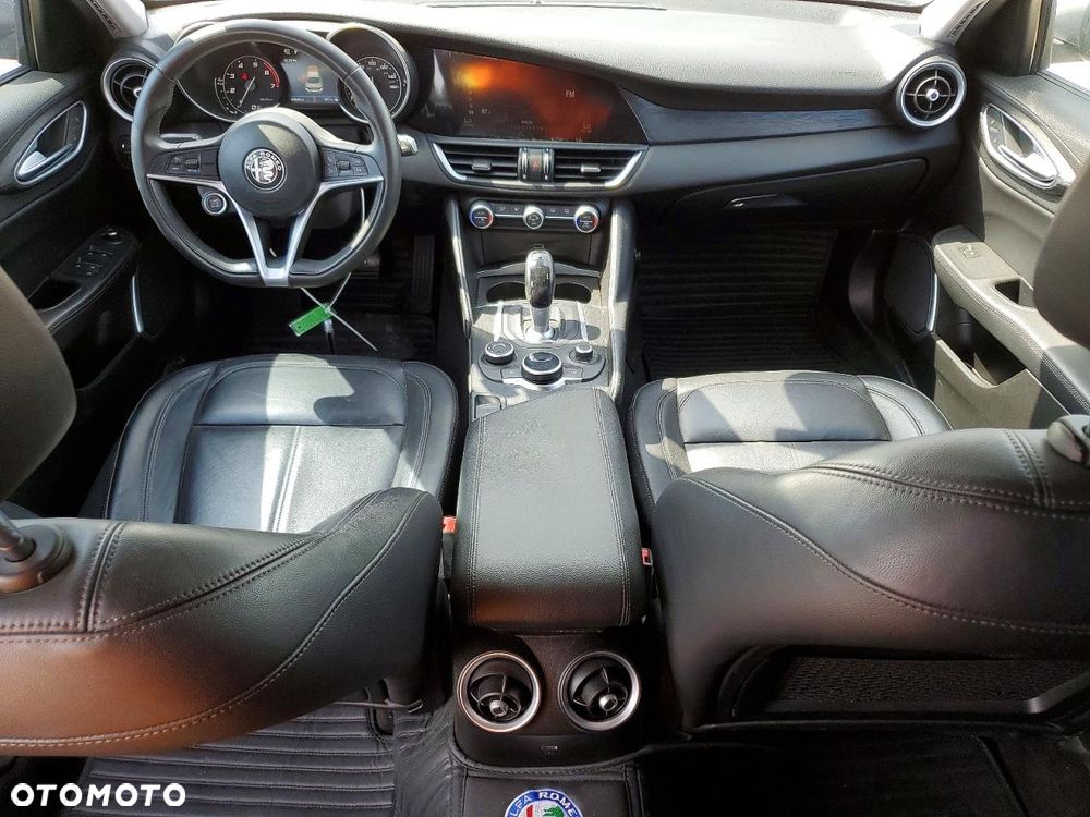 Alfa Romeo Giulia 2.0 Turbo 16V AT8-Q4 Veloce Ti - 8