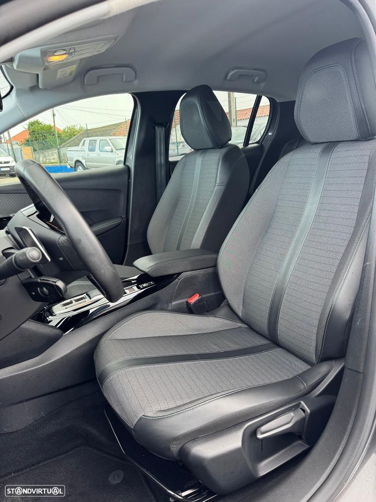 Peugeot 208 1.2 PureTech Allure EAT8 - 9