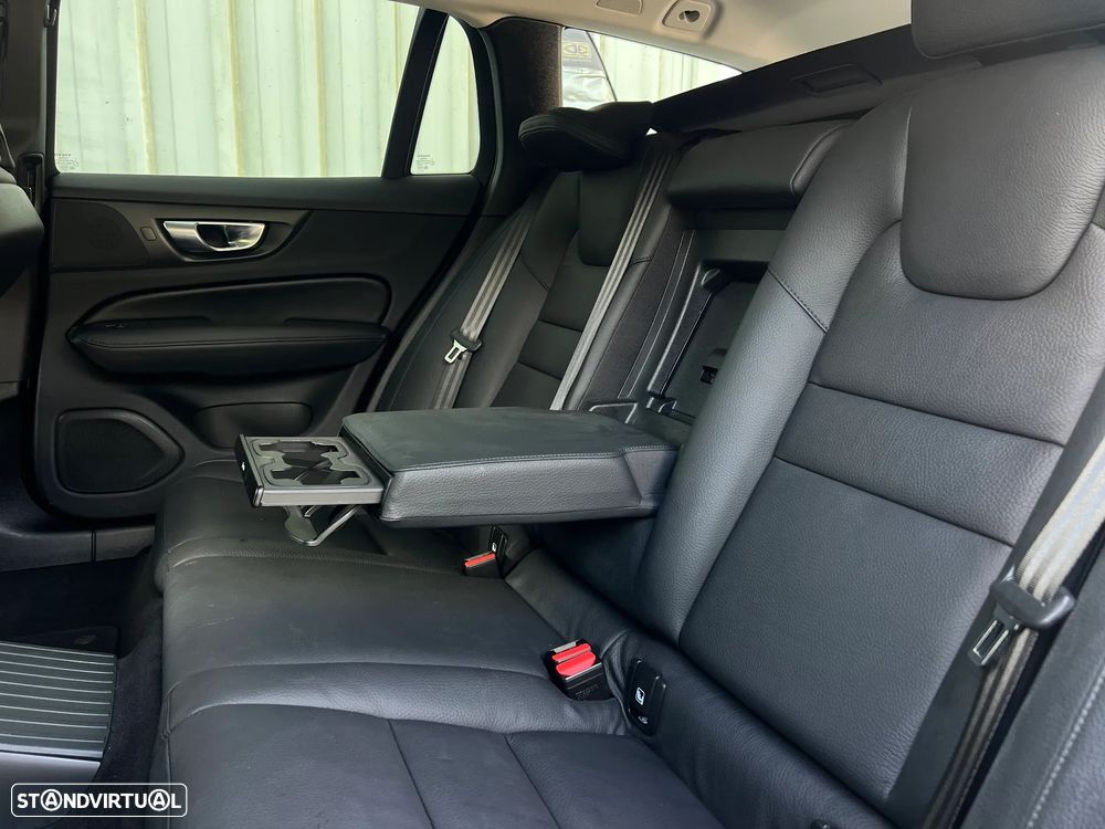 Volvo V60 2.0 T6 AWD TE Plus Dark - 33