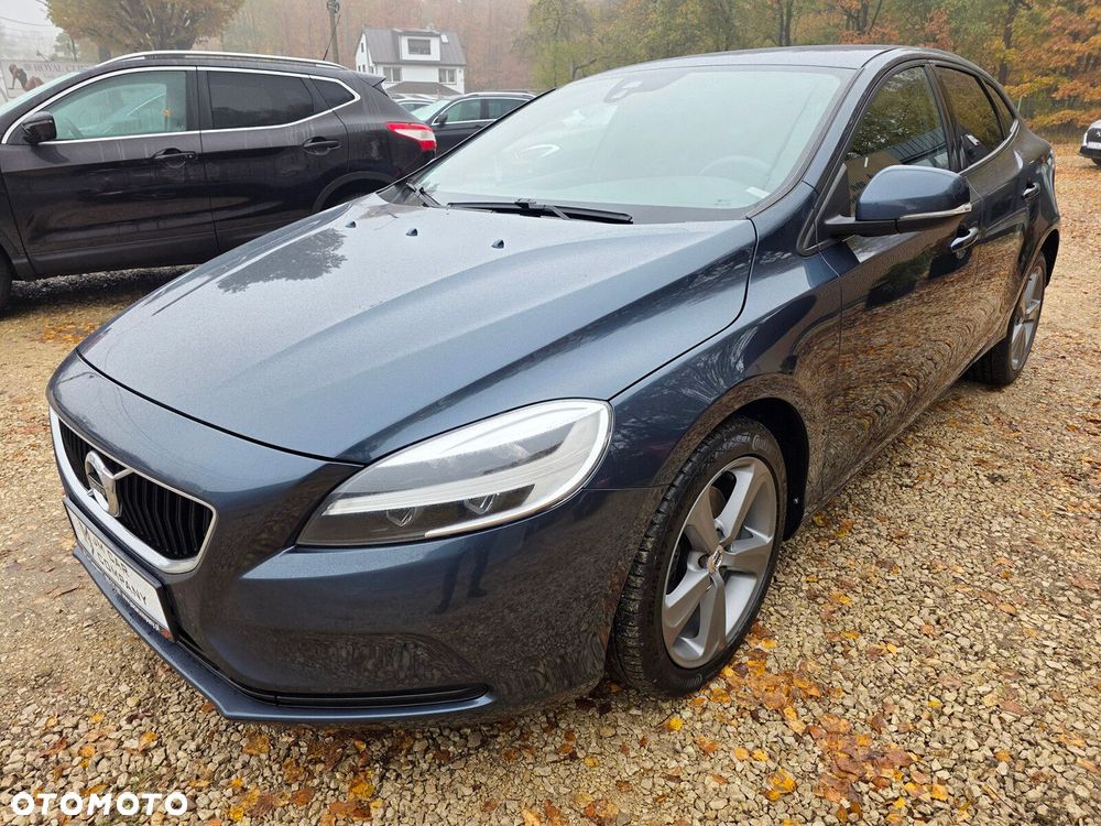 Volvo V40 - 25