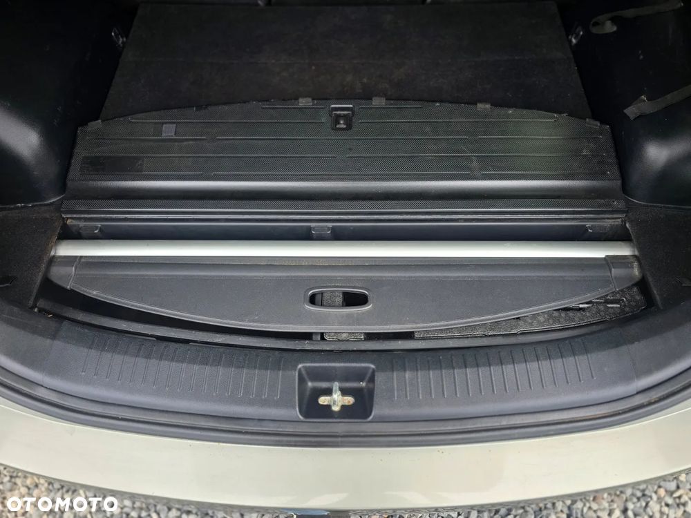 Kia Carens 1.7 CRDi 136 Fifa World Cup Edition - 16