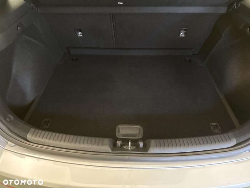Hyundai i30 1.5 DPI Classic + - 23