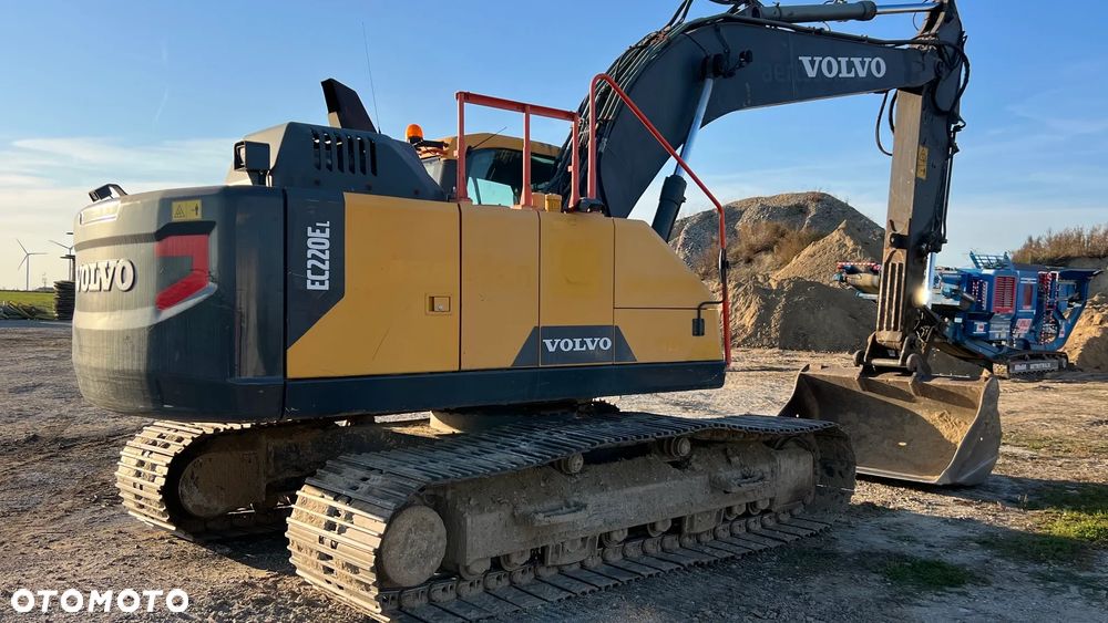 Volvo 2017 VOLVO EC 220EL - 2
