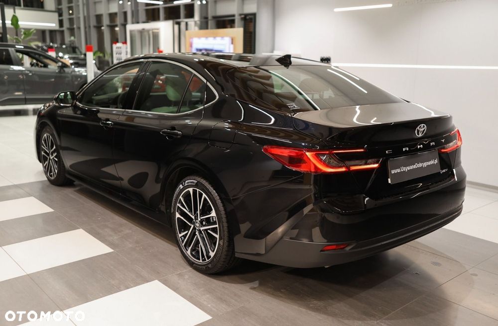 Toyota Camry - 10