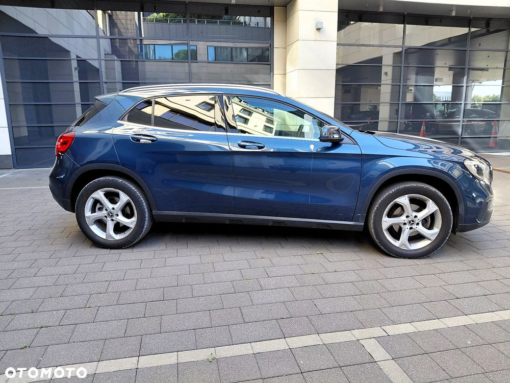 Mercedes-Benz GLA 200 7G-DCT Urban - 10