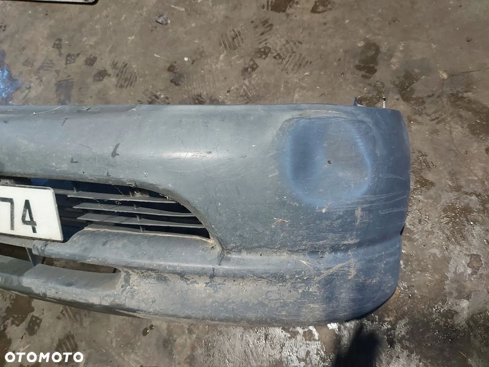 Zderzak przedni przód Toyota Hiace - 4