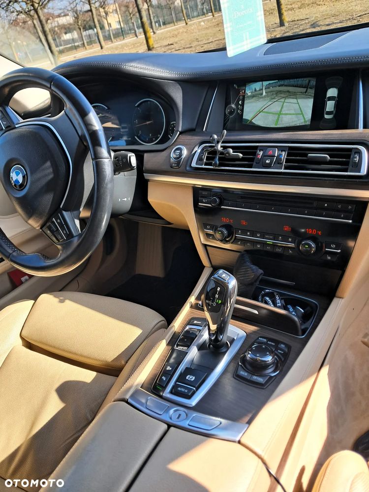 BMW Seria 7 740d - 22