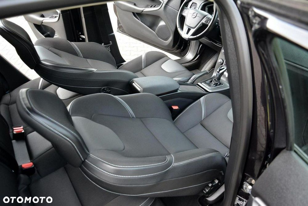 Volvo V40 D2 Drive-E Momentum - 22