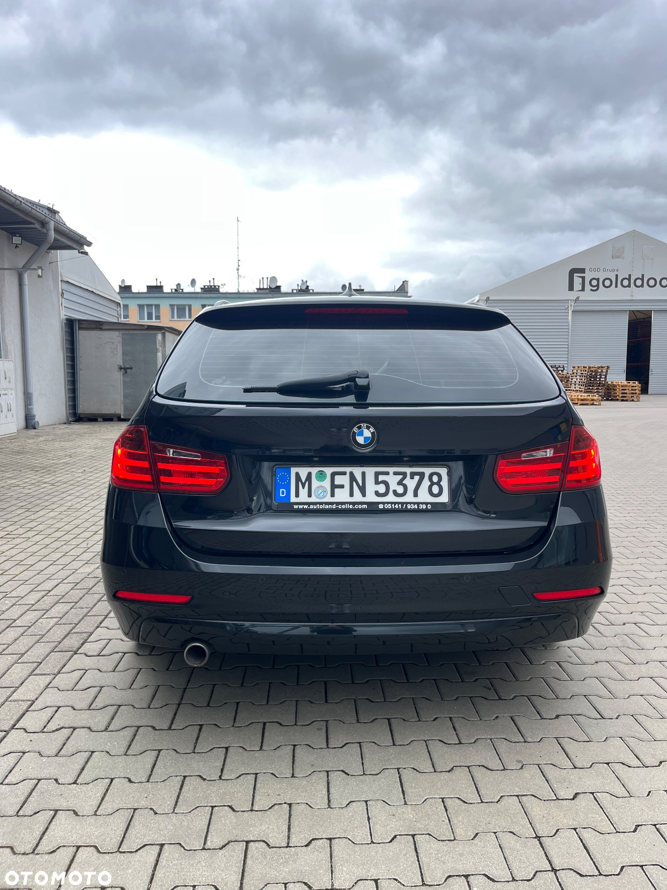 BMW Seria 3 318d Touring - 10