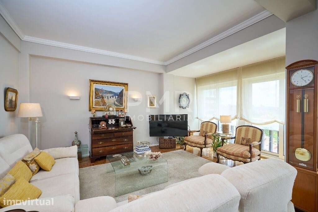 Apartamento T5 (ex T6) Avenida Estados Unidos da América - Grande imagem: 2/28