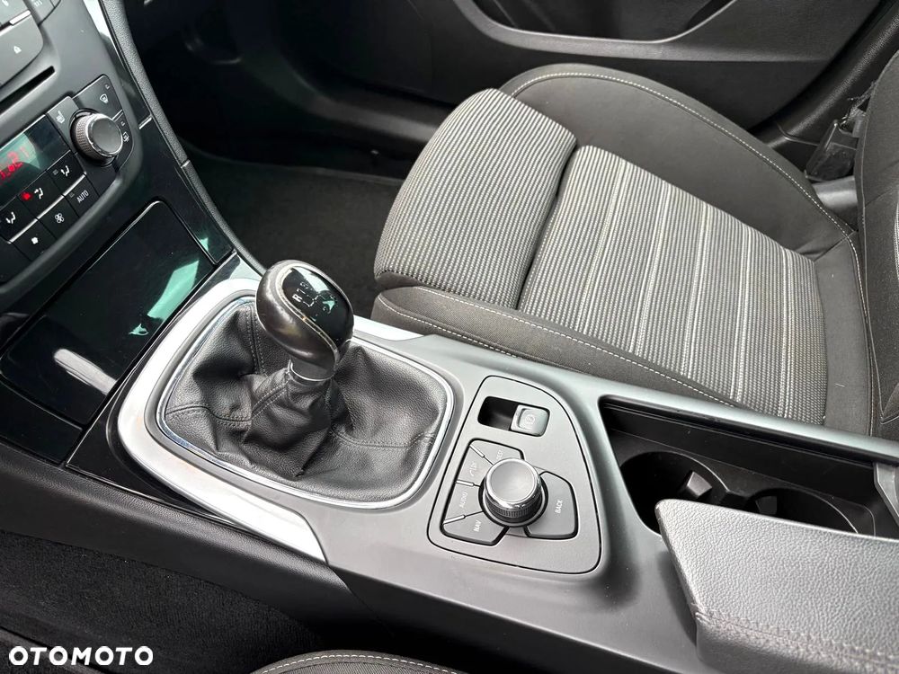Opel Insignia 2.0 Turbo Design Edition - 18