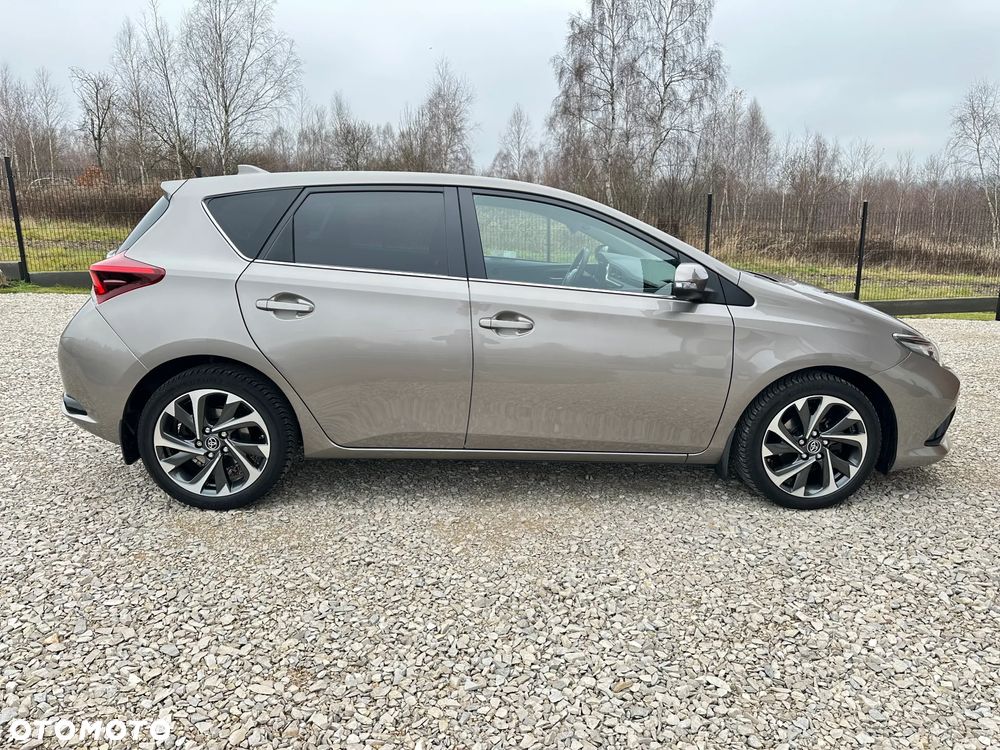 Toyota Auris 1.6 Prestige - 8